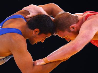 Two bronzes to wrestlers