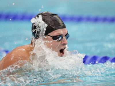 Snyders breaks NZ record in sensational heat