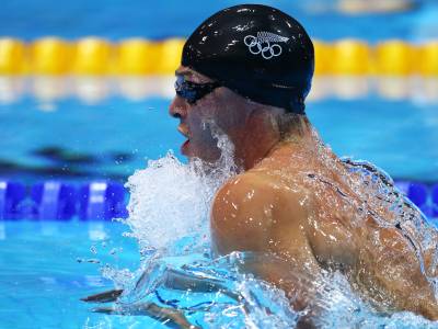 Second record swim for Snyders