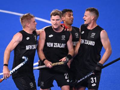 Hockey men edge out Spain