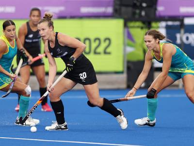 Hockey women go down to Australia