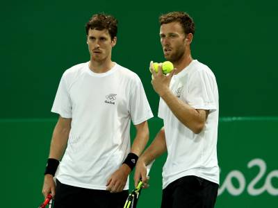 Tennis doubles men lose a thriller