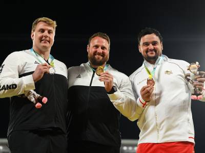 Walsh and Gill dominate shot put