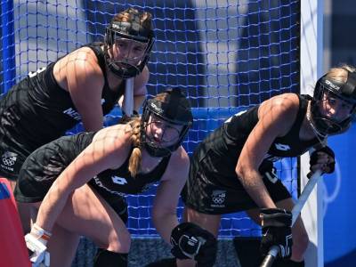 Hockey women keep unbeaten record